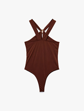 Metal Aksesuarlı Boyundan Çapraz Askılı Kolsuz Çıtçıtlı Body