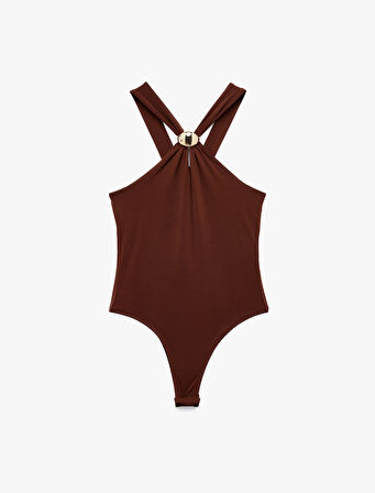 Metal Aksesuarlı Boyundan Çapraz Askılı Kolsuz Çıtçıtlı Body