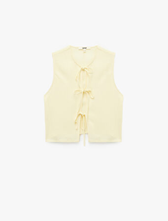 Keten Karışımlı Önden Bağlamalı Fiyonk Detaylı Kolsuz Bluz