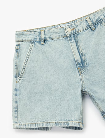 Pamuklu Chino Cepli Rahat Kalıp Düğmeli Mini Denim Şort