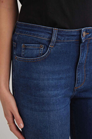 Julia 102 NORMAL BEL KOYU MAVİ CROP FLARE JEANS KADIN