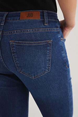 Julia 102 NORMAL BEL KOYU MAVİ CROP FLARE JEANS KADIN