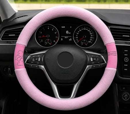 Mega Oto Market Universal Peluş Direksiyon Kılıfı Pembe Taş Detaylı Kaymaz Yumuşak 37-38 cm
