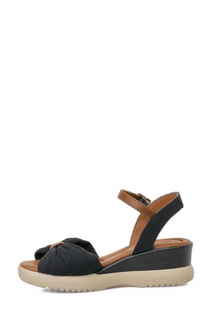 Polaris 327558 Kadın Dolgu Topuk Sandalet 102251222