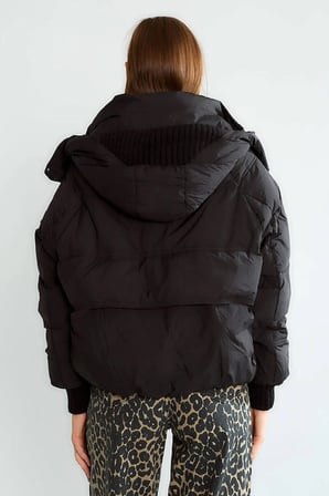 Robin Kapüşonlu Cep Detaylı Şişme Oversize Kadın Mont Siyah D99749
