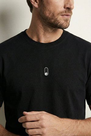 elemge %100 Pamuk Compact Penye Süprem Siyah Buton Nakışlı Trend Fit Erkek Tok Kumaş T-Shirt Rahat Kesim