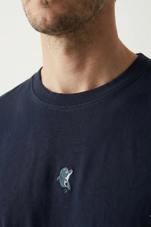 elemge %100 Pamuk Compact Penye Süprem Yunus Nakışlı Trend Fit Erkek Tok Kumaş T-Shirt Rahat Kesim Lacivert