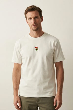 elemge %100 Pamuk Compact Penye Süprem Ekru Avakado Nakışlı Trend Fit Erkek Tok Kumaş T-Shirt Rahat Kesim