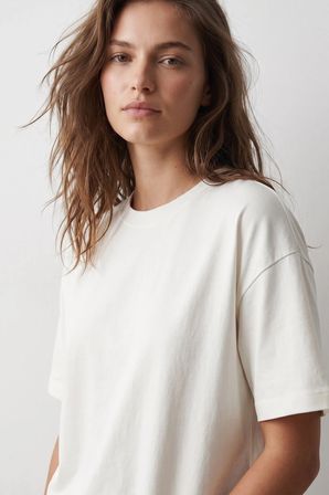 elemge %100 Pamuk Süprem Kadın Boxy Fit Ekru T-Shirt Bol Kesim Düşük Omuzlu Bisiklet Yaka Krem Tişört