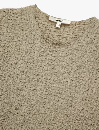 Bürümcük Kumaş Slim Fit Kısa Kollu Bisiklet Yaka Dokulu Bluz