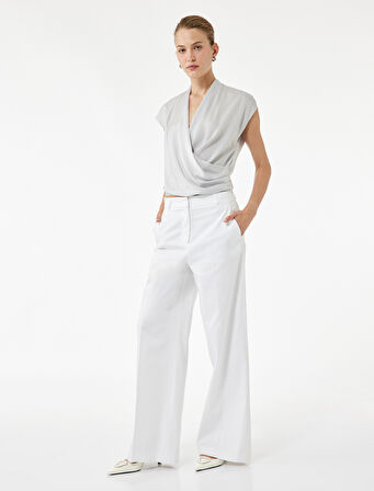 Regular Fit Dökümlü Drapeli Kolsuz Kruvaze Bluz