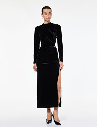 Slim Fit Uzun Kollu Önden Yırtmaçlı Pencere Detaylı Dik Yaka Taşlı Uzun Kadife Elbise