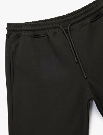 Beli Bağcıklı Cep Detaylı Kısa Spor Şort