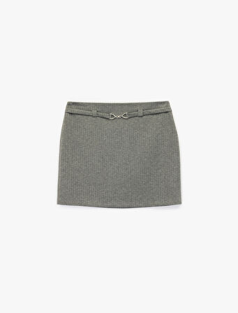 Metal Aksesuarlı Kemer Detaylı Mini Etek