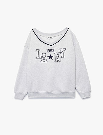 Uzun Kollu V Yaka Biyeli Nakışlı Oversize Sweatshirt