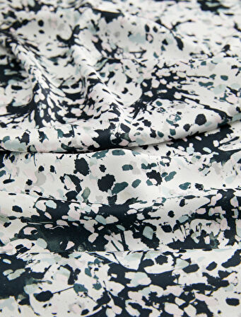 Soyut Desenli Kare Şal