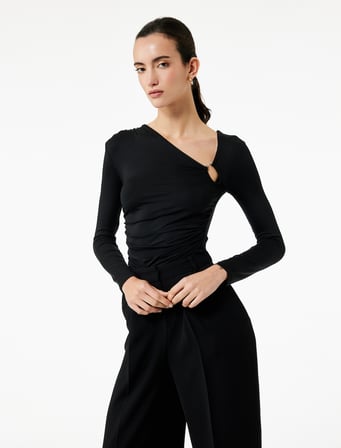 Slim Fit Uzun Kollu Aksesuar Detaylı Asimetrik Yaka Drapeli Tişört