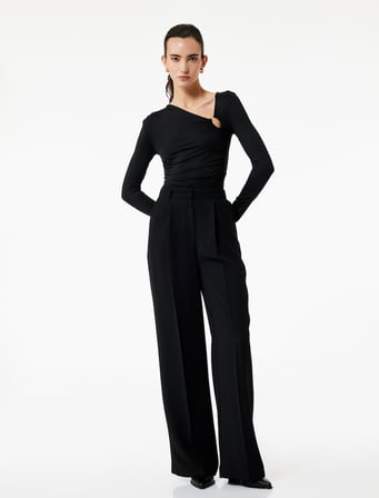 Slim Fit Uzun Kollu Aksesuar Detaylı Asimetrik Yaka Drapeli Tişört
