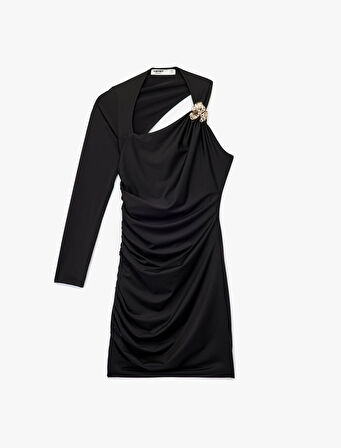 Asimetrik Yaka Pencere Detaylı Uzun Kollu Metal Aksesuarlı Mini Abiye Elbise