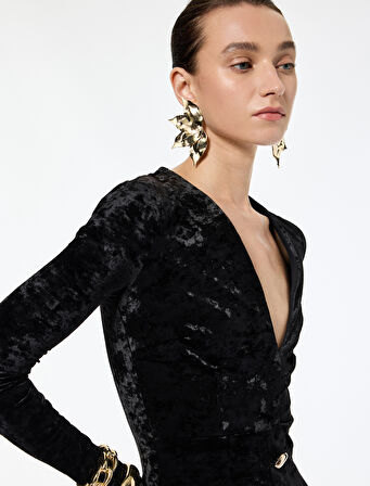 V Yaka Uzun Kollu Metal Aksesuarlı Slim Fit Kadife Elbise