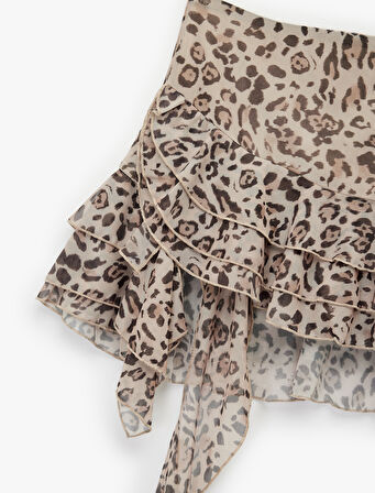 Asimetrik Kesim Fırfırlı Şortlu Leopar Desenli Mini Etek