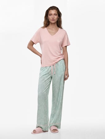 V Yaka Kısa Kollu Çiçek Desenli Pijama Seti