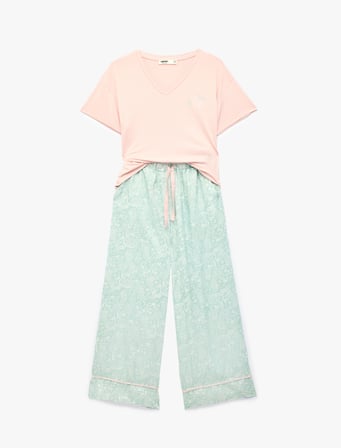 V Yaka Kısa Kollu Çiçek Desenli Pijama Seti