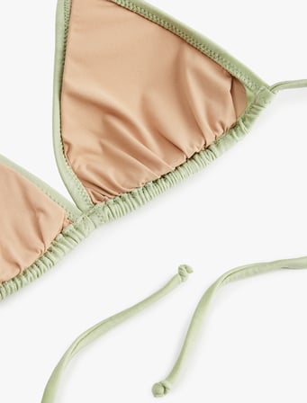 Boyundan Bağlamalı Üçgen Bikini Üstü