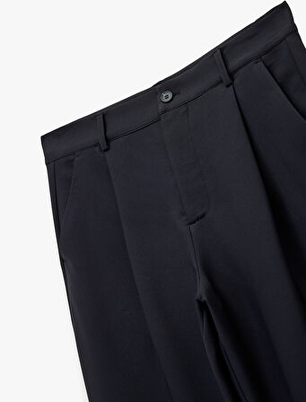 Rahat Kalıp Cepli Pileli Kumaş Pantolon