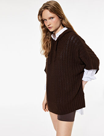 Kapüşonlu Saç Örgüsü Detaylı Kısa Kollu Triko Oversize Panço