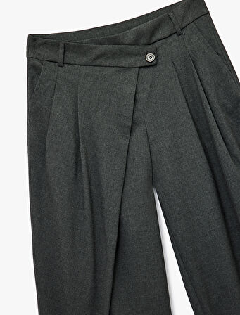 Düğme Detaylı Asimetrik Kesim Cepli Viskon Kumaş Geniş Paça Kumaş Pantolon