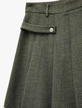 Metal Aksesuar Detaylı Pileli A Kesim Mini Etek