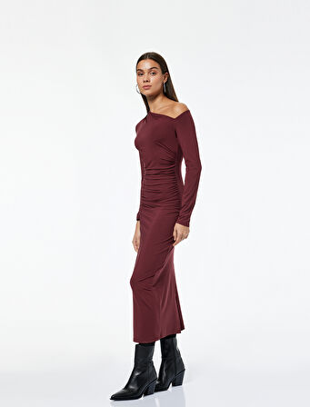 Asimetrik Yaka Uzun Kollu Drapeli Midi Elbise