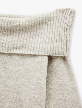 Madonna Yaka Omzu Açık Triko Kazak