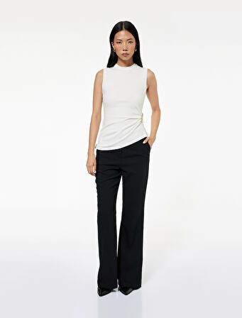 Aksesuar Detaylı Bisiklet Yaka Kolsuz Triko Bluz