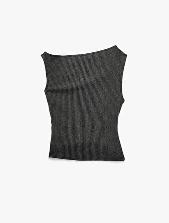 Viskon Karışımlı Drape Detaylı Dokulu Asimetrik Yaka Kolsuz Bluz