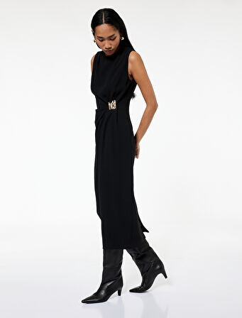 Krep Kumaş Drapeli Aksesuar Detaylı Bisiklet Yaka Kolsuz Midi Elbise