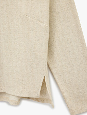 Yumuşak Dokulu Bol Kalıp Uzun Kollu Dik Yaka Taşlı Kazak