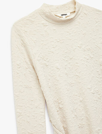 Uzun Kollu Kemer Detaylı Dik Yaka Dokulu Body