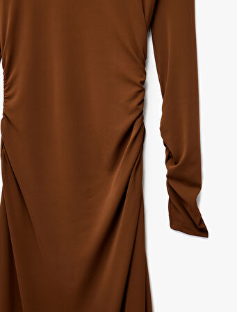 Slim Fit Drape Detaylı Uzun Kollu Kayık Yaka Uzun Elbise