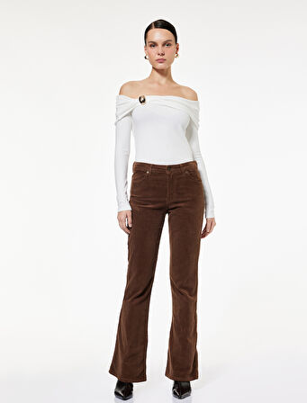 Aksesuar Detaylı Uzun Kollu Omuzu Açık Madonna Yaka Triko Kazak