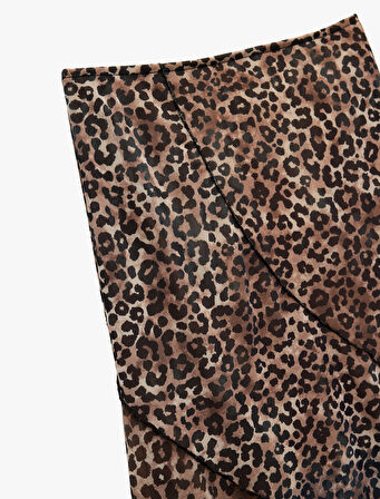 Asimetrik Kesim Katlı Leopar Desenli Midi Etek