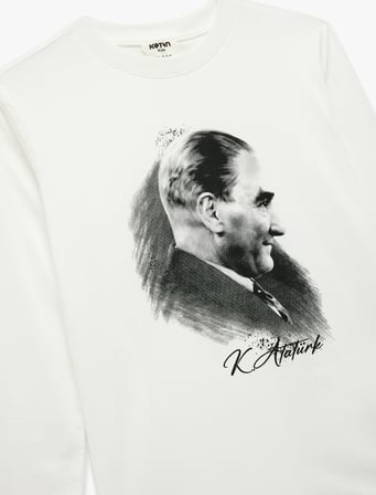 Pamuklu Uzun Kollu Bisiklet Yaka Atatürk Baskılı Tişört