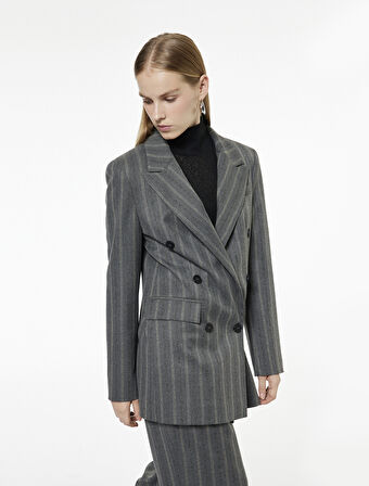 Viskon Karışımlı Düğmeli Cep Detaylı Kruvaze Yaka Çizgili Blazer Ceket