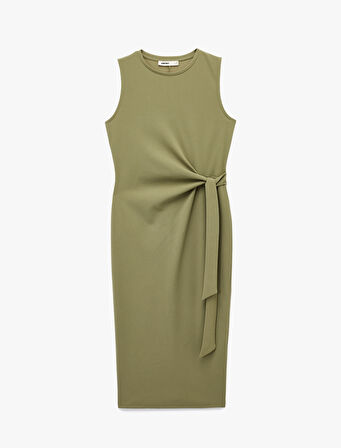 Krep Kumaş Bisiklet Yaka Kolsuz Bağlama Detaylı Midi Boy Kalem Elbise