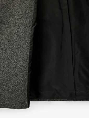 Düğmeli Cep Detaylı Uzun Kollu Dik Yaka Mont