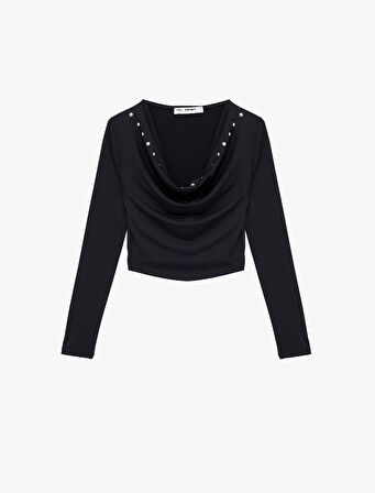 Slim Fit Uzun Kollu Metal Aksesuarlı Degaje Yaka Tişört