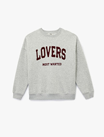 Uzun Kollu Bisiklet Yaka Peluş Aplike Detaylı Baskılı Sweatshirt