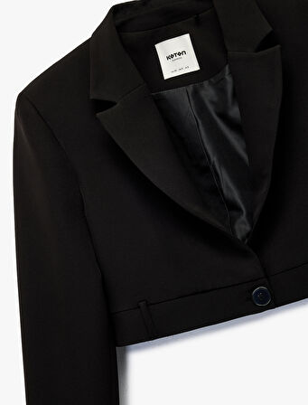 Uzun Kollu Düğmeli Geniş Yaka Crop Blazer Ceket