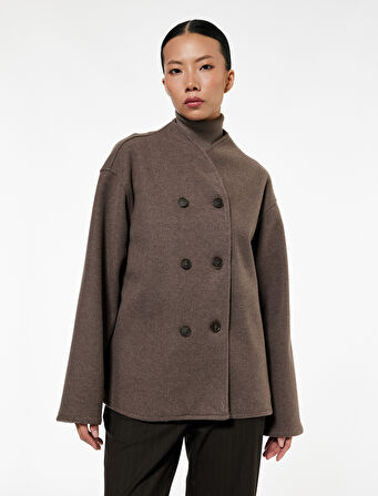 Uzun Kollu Dik Yaka Düğmeli Kruvaze Kaşe Ceket